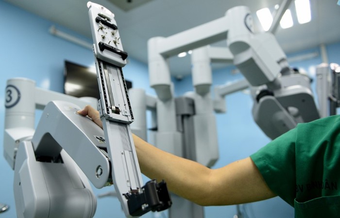 ROBOT SURGERY AT BINH DAN HOSPITAL