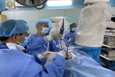 HCM City doctors perform ultra-mini-percutaneous nephrolithotomy on children with kidney stones