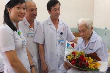 Kịp thời can thiệp nội soi mật – tụy ngược dòng cứu sống cụ bà 104 tuổi